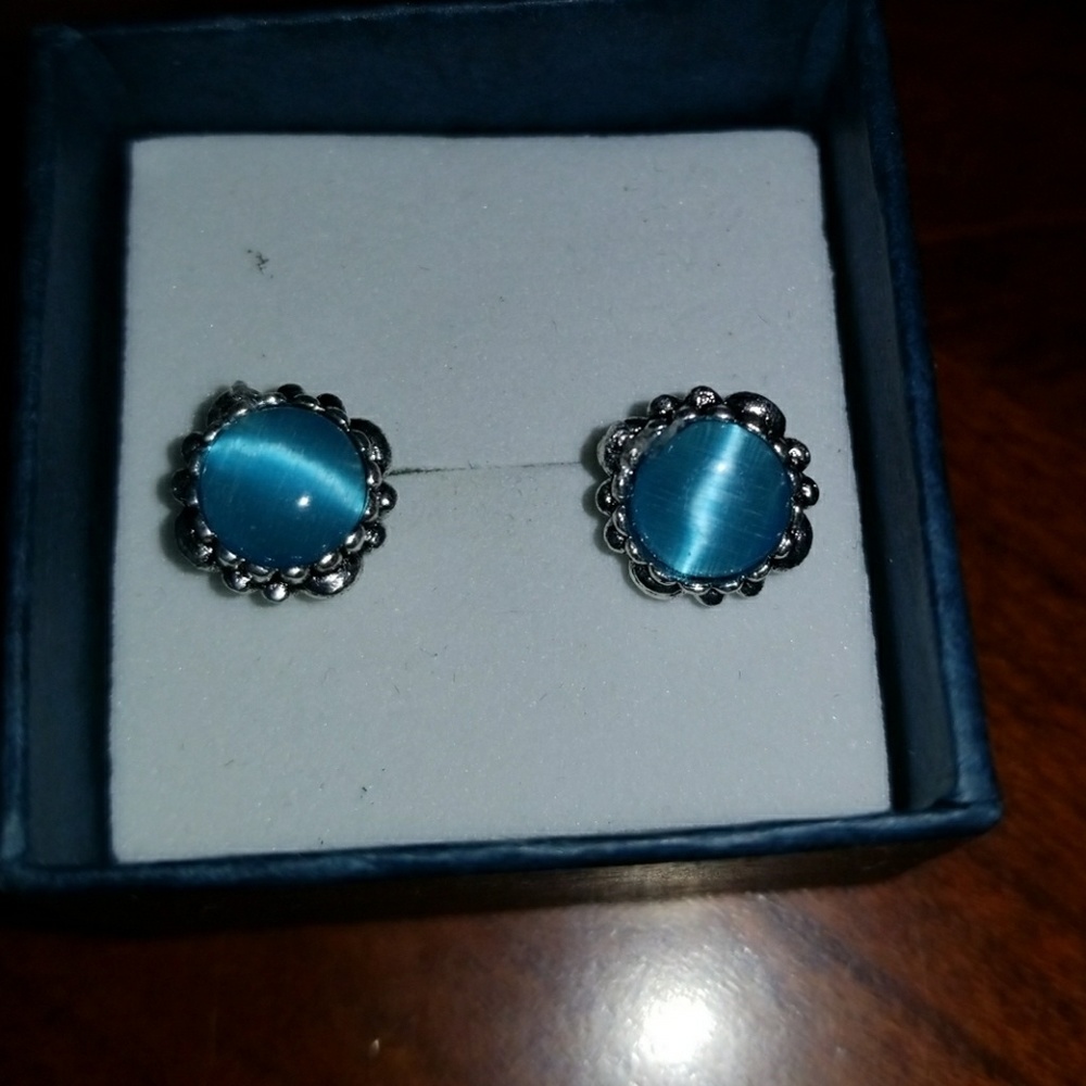 Gorgeous blooming birthstone earrings